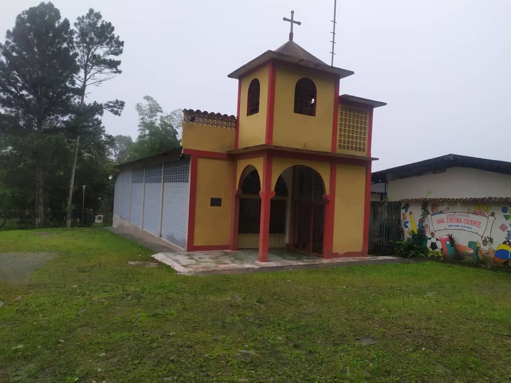 OMI-ABG Mostramos los trabajos  que realizo la Dirección de Desarrollo Comunitario de la Alcaldía Bolivariana de Guásimos a la Capilla de la Blanca la comunidad agradecida con nuestro alcalde Dr. José Evaristo Zambrano #RadicalesContraLaCovid19 #SeguimosTrabajando