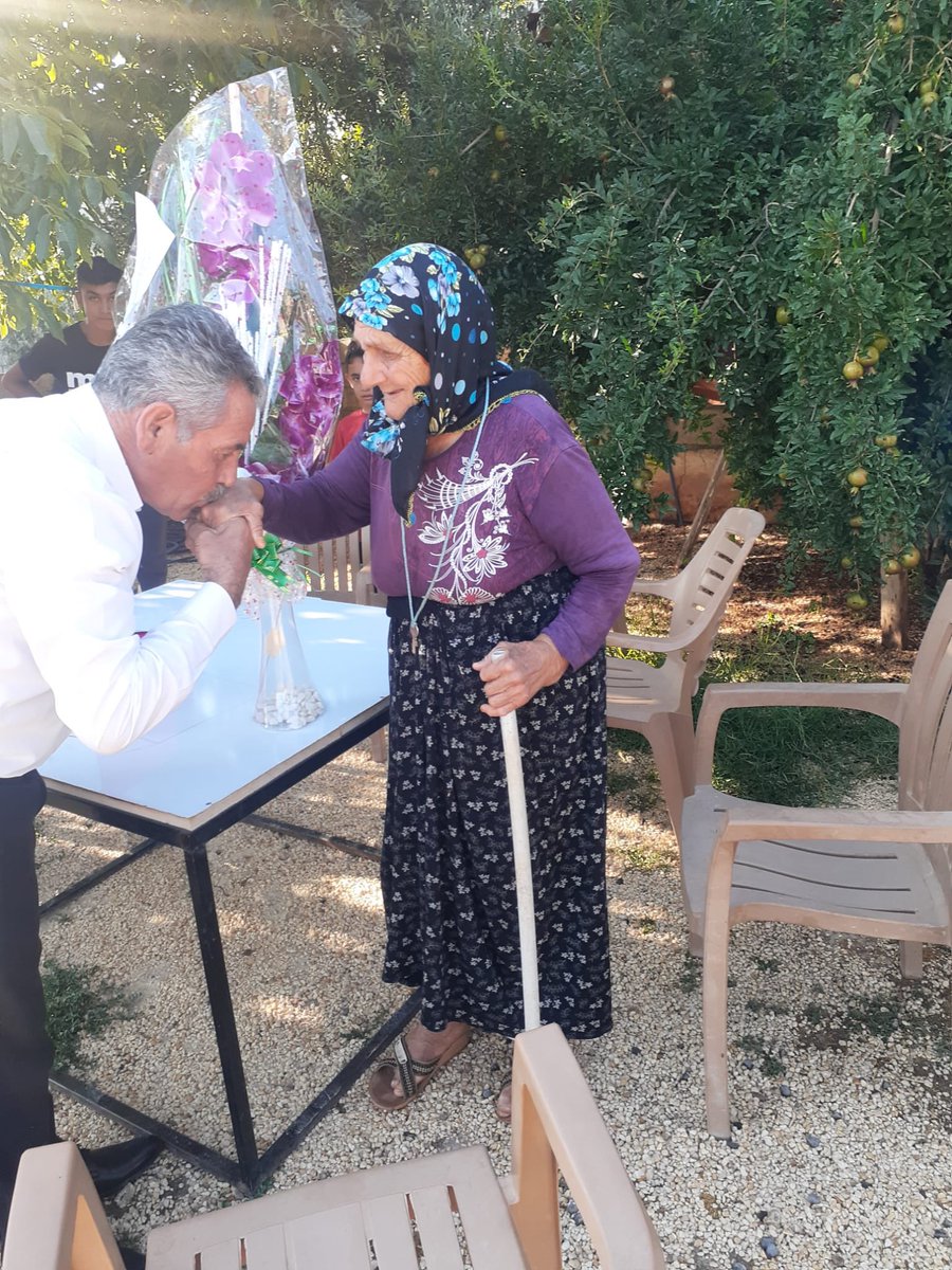 FuatOdas's tweet photo. Türkmenören den Fatma yaprak nenemızın aynı zamanında en yaşlı uyemız 107 yaşında yaş günü kutlamasına kendisını ziyaret ederek hayır duasını aldık nenemıze alah tan sağlıklı ve hayırlı uzun Umurler diliyorum https://t.co/lKGden6o9H