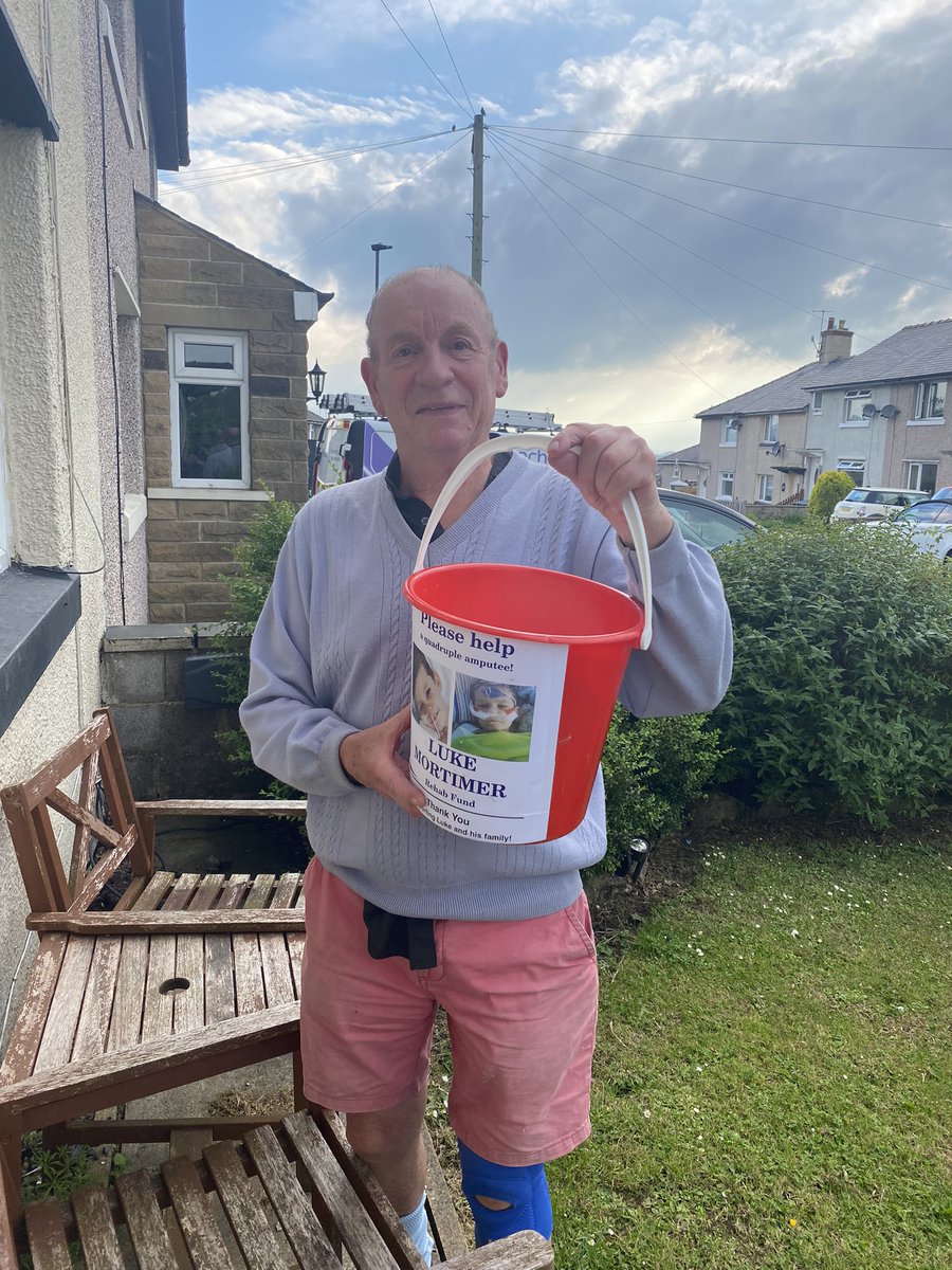D455en34's tweet photo. Roger Ingham the greatest local charity man Iβve ever had the privilege to know #hesourlocalhero out collecting for young Luke #ThisIsLuke https://t.co/9uACNzpEy5