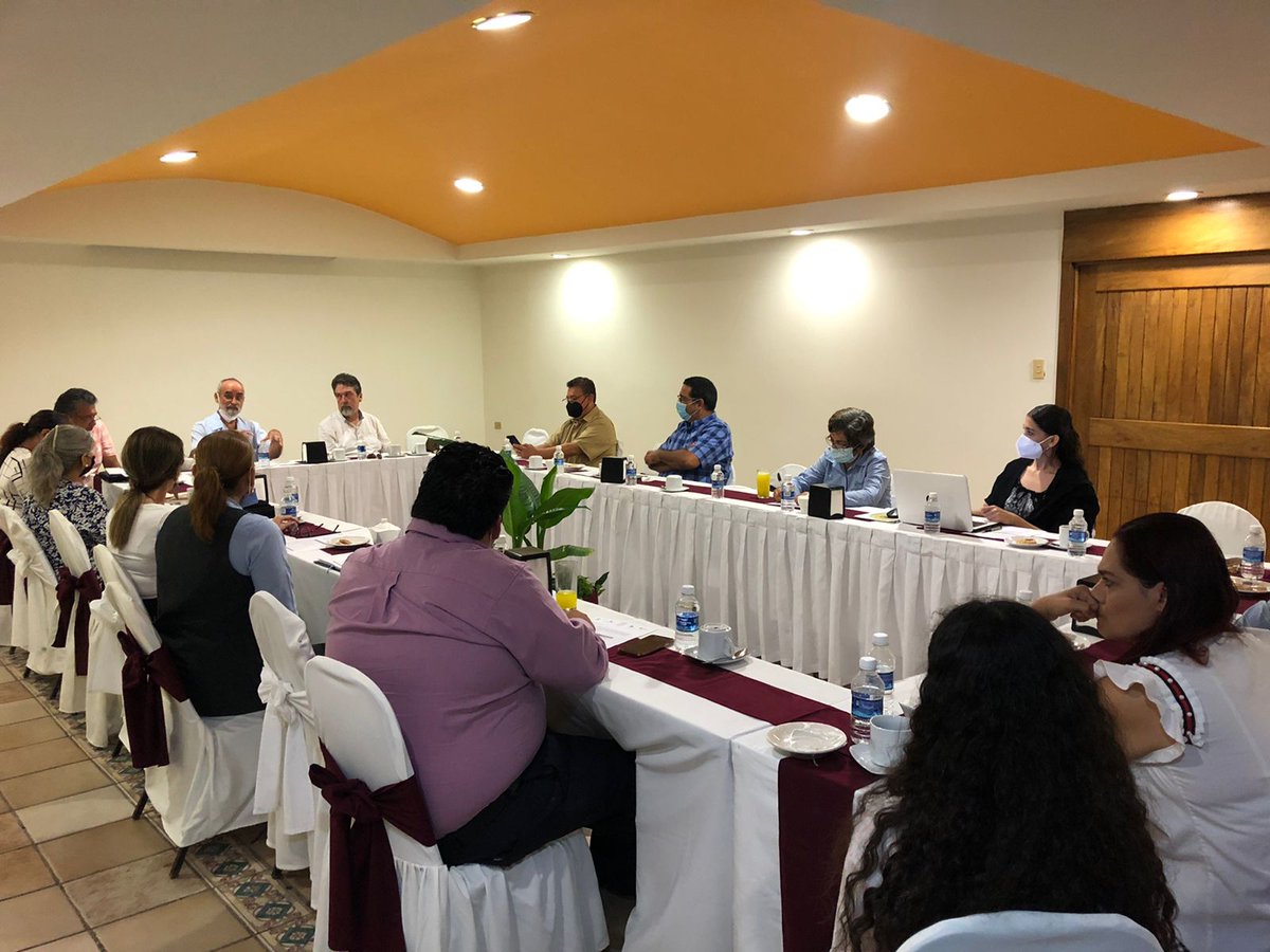 AMHMT's tweet photo. La Asociación Mexicana de Hoteles y Moteles de Tabasco, A.C. reunidos con los #HotelesDelCentro de la Cd #Villahermosa en seguimiento a los trabajos de reactivación de la Hotelería Organizada de Tabasco. 

Gracias por la anfitrionía del Hotel Miraflores #CentroHistórico https://t.co/4Lu4myfoSV