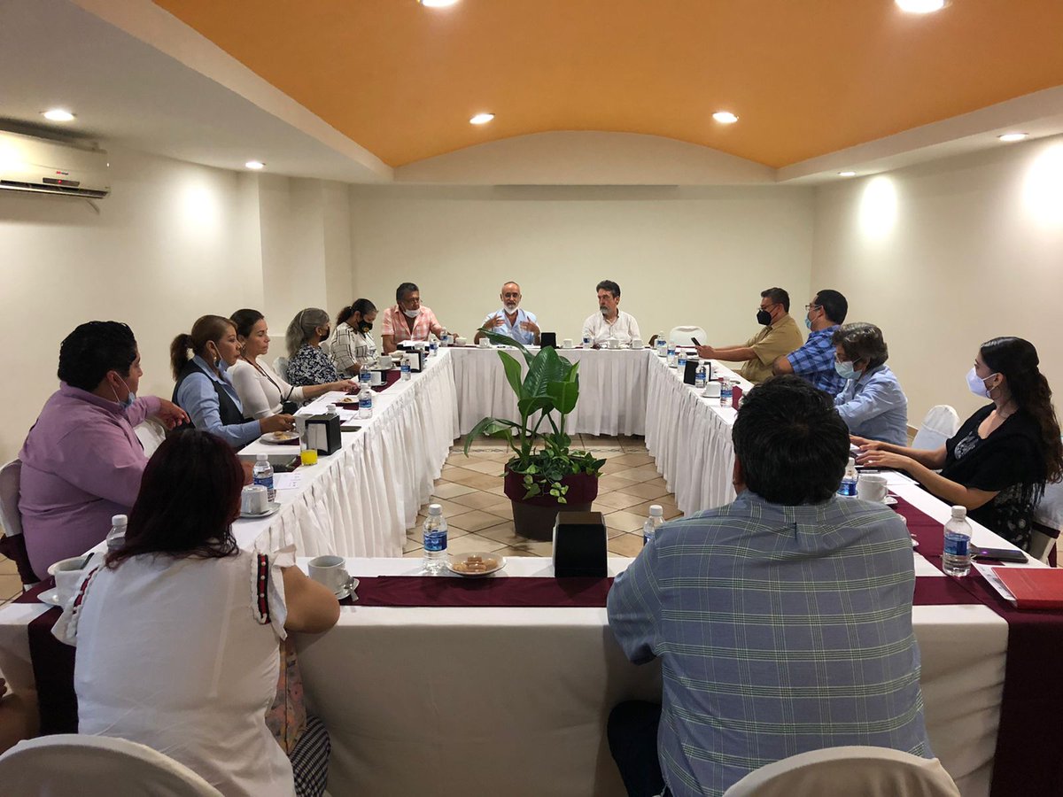 AMHMT's tweet photo. La Asociación Mexicana de Hoteles y Moteles de Tabasco, A.C. reunidos con los #HotelesDelCentro de la Cd #Villahermosa en seguimiento a los trabajos de reactivación de la Hotelería Organizada de Tabasco. 

Gracias por la anfitrionía del Hotel Miraflores #CentroHistórico https://t.co/4Lu4myfoSV
