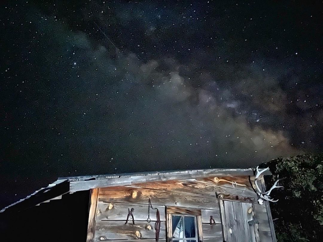 NorwoodColorado's tweet photo. About last night... 🌌

Photo: IG/@rocknmystockings 
.  .  .
We love seeing your shots of the Milky Way over Wright’s Mesa! Share your photos and videos with us by tagging @norwoodcolorado and use #norwoodcolorado in your Instagram posts!

#darksky #darkskycommunity #idadarksky https://t.co/TdfVAiMjJz