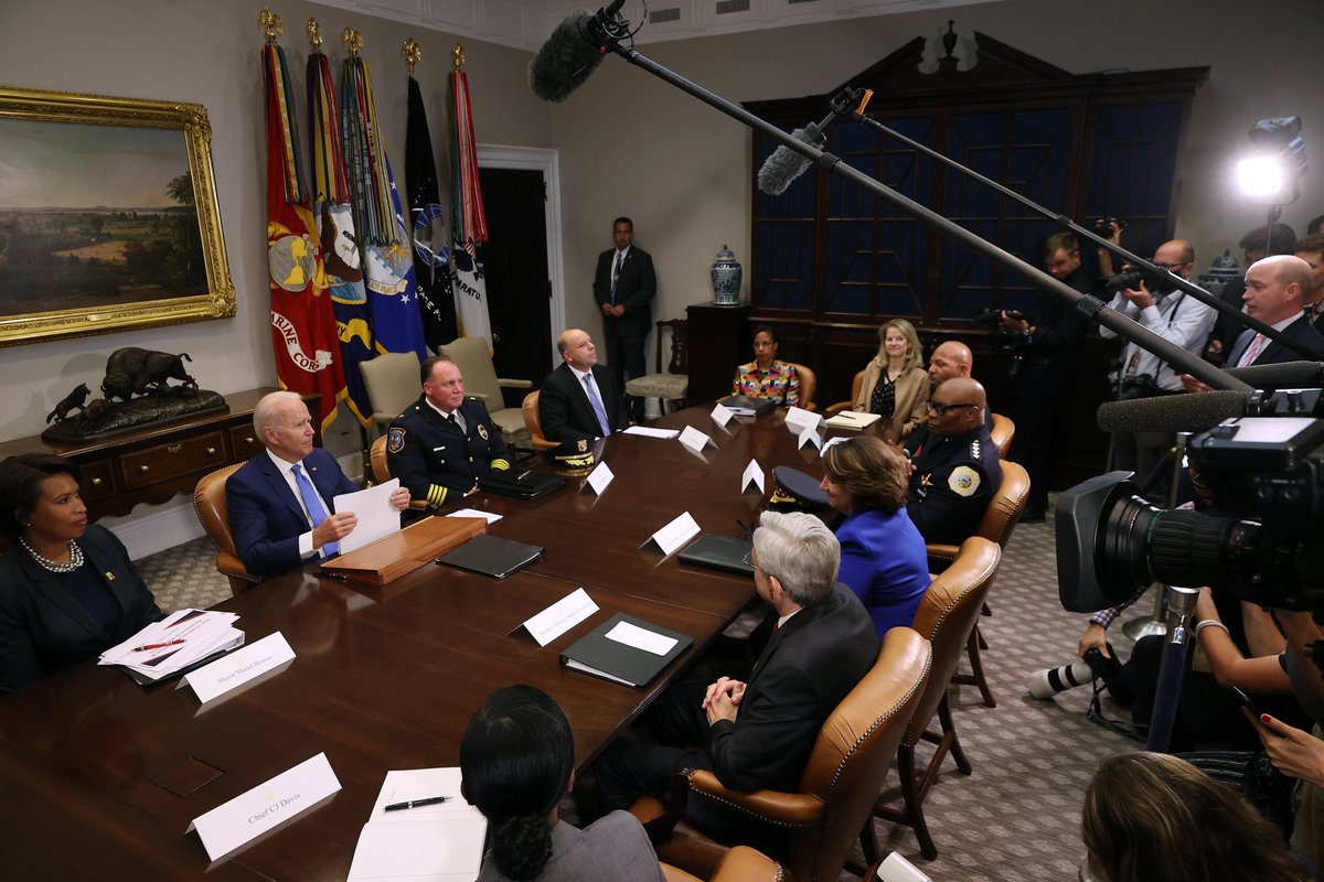 Two New Jersey leaders – @CBPS_Collective Co-Founder @aqeela28 and @NewarkNJPolice Lieutenant Anthony Lima – joined @POTUS today for a discussion on his strategy to reduce gun crime. Our nation has lost too many lives to gun violence, and we’re committed to ending this epidemic.