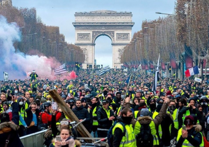 AnonymeCitoyen's tweet image. Le hashtag #GiletsJaunes en TT alors que les appels à manifester le #14juillet commencent à prendre de l'ampleur sur les réseaux sociaux.

#Macron20h #PasseSanitaire