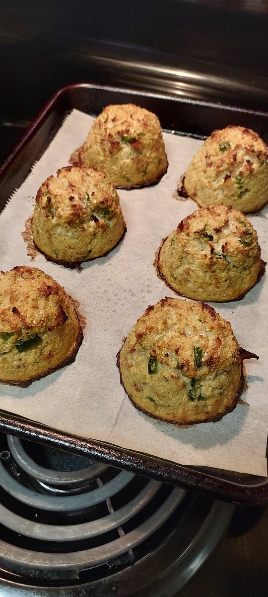 MissGabbyGuns's tweet photo. Keto friendly bacon and jalapeΓ±o cauliflower biscuits π #chefgabby #foodporn #keto #lowcarb #cooking #ketodiet https://t.co/CKlgObtsR6