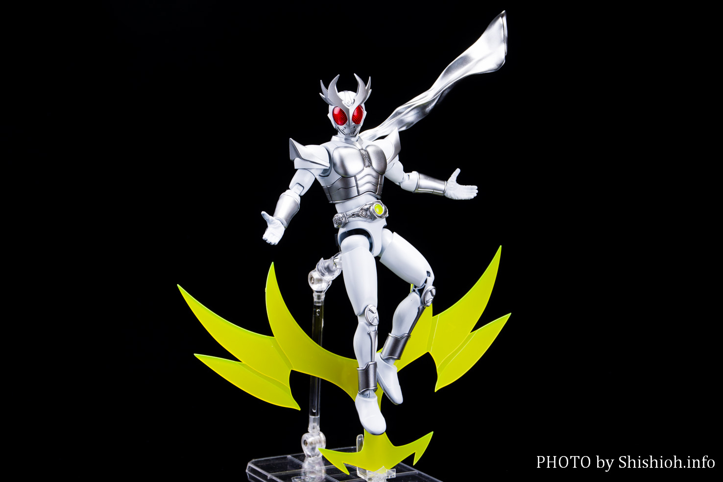 アギトフィギュア S.H.Figuarts（真骨彫製法） 仮面ライダーアギト トリニティ