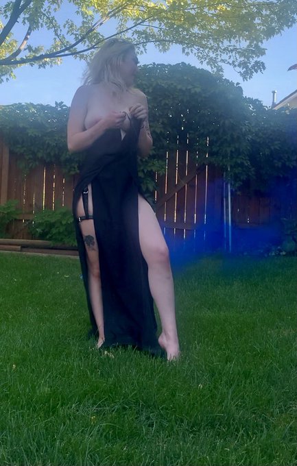 Incase you missed my legs in this dress🥵🥵🍑 https://t.co/yGn5lmB7WP<a href="/tag/of"class="tags"><span>#of</span></a><a href="/tag/nsfw"class="tags"><span>#nsfw</span></a><a href="/tag/sexworker"class="tags"><span>#sexworker</span></a>