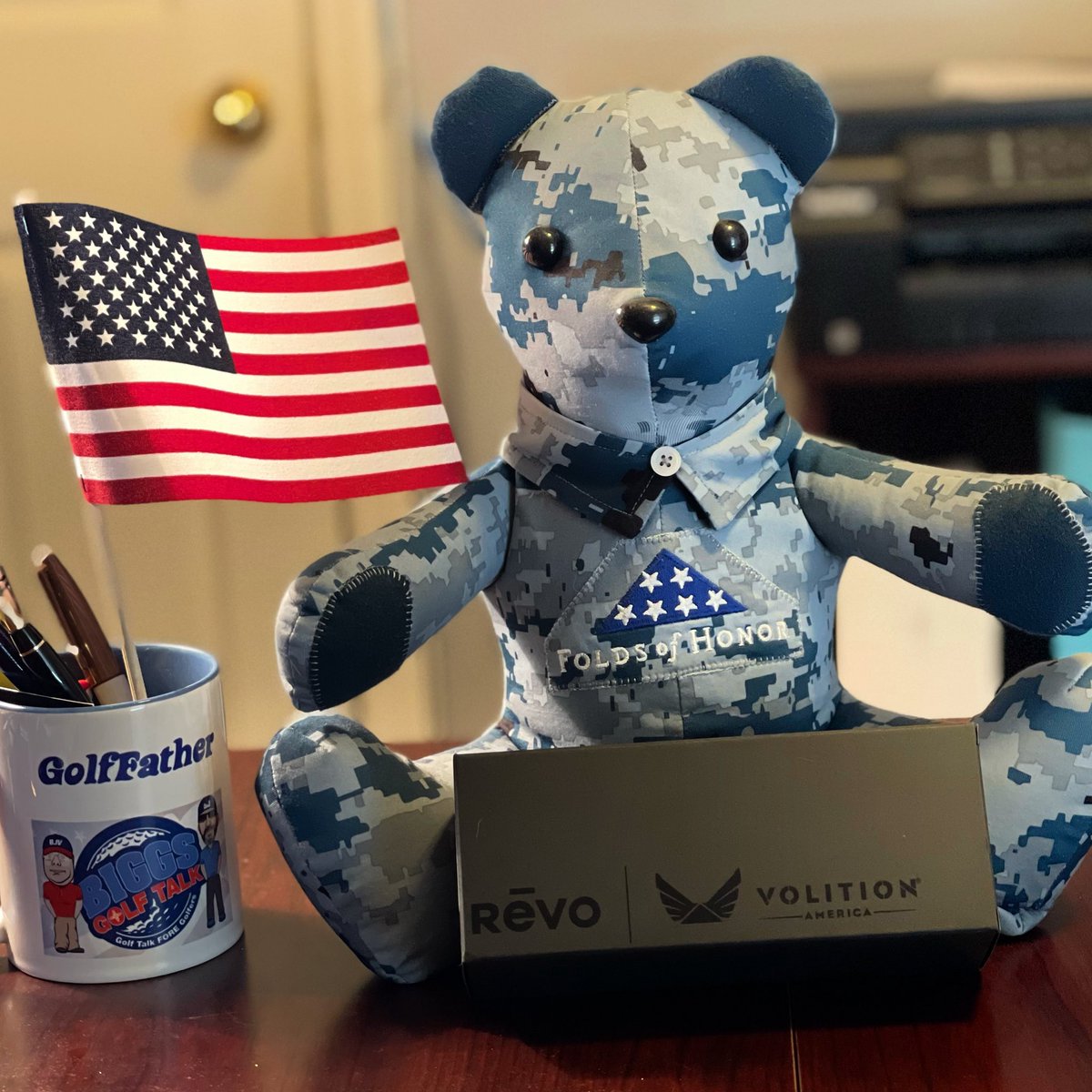 wcuebas's tweet photo. Looking forward to rocking my new @VolitionAmerica Descend #Sunglasses by @RevoSunglasses #13 https://t.co/NYFrjg4CwQ