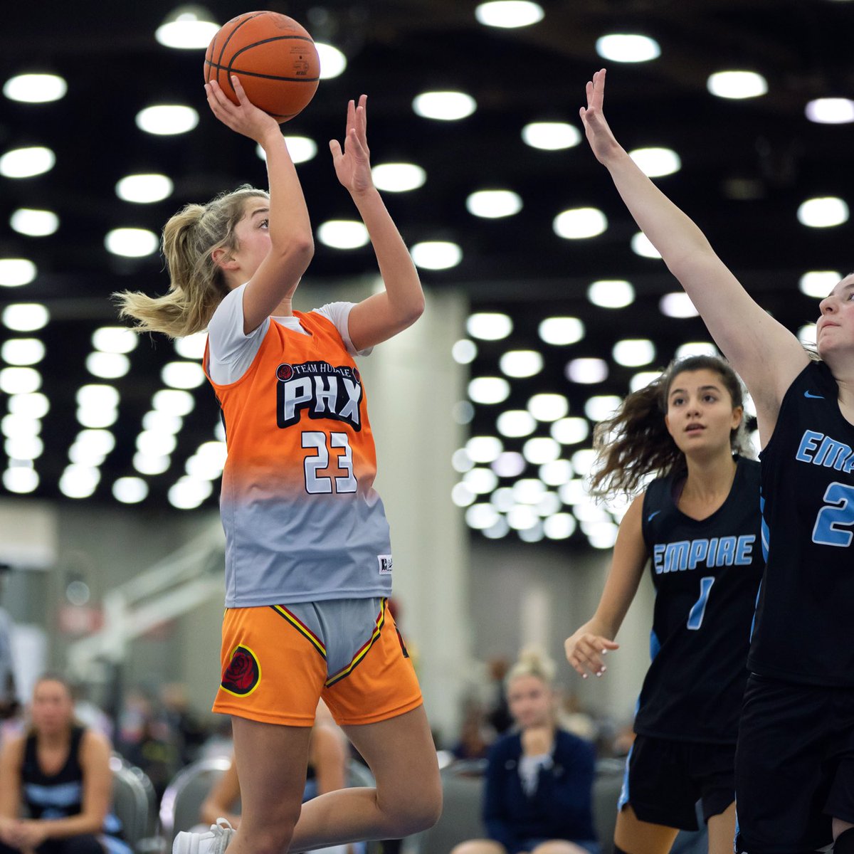 3GirlsGolf's tweet photo. Always love watching @WigalElla do her thing on the court!! Sheโs a beast!!! #TeamHuddlePHX22 #reptherose ๐ฅ๐ฅ๐ฅ https://t.co/aHRmzTALSB