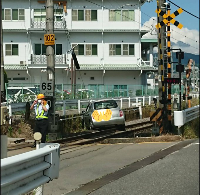 踏切事故 中央本線 下諏訪駅で車が線路内侵入 追突で押し出されたみたい 現地画像まとめ 遅延 まとめダネ