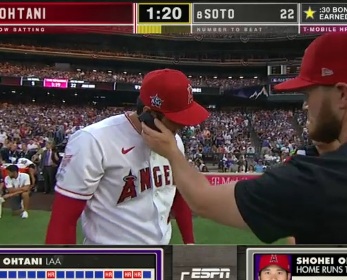 Stadium's tweet photo. Who's Ohtani talking to? https://t.co/x2PxLv0sG0