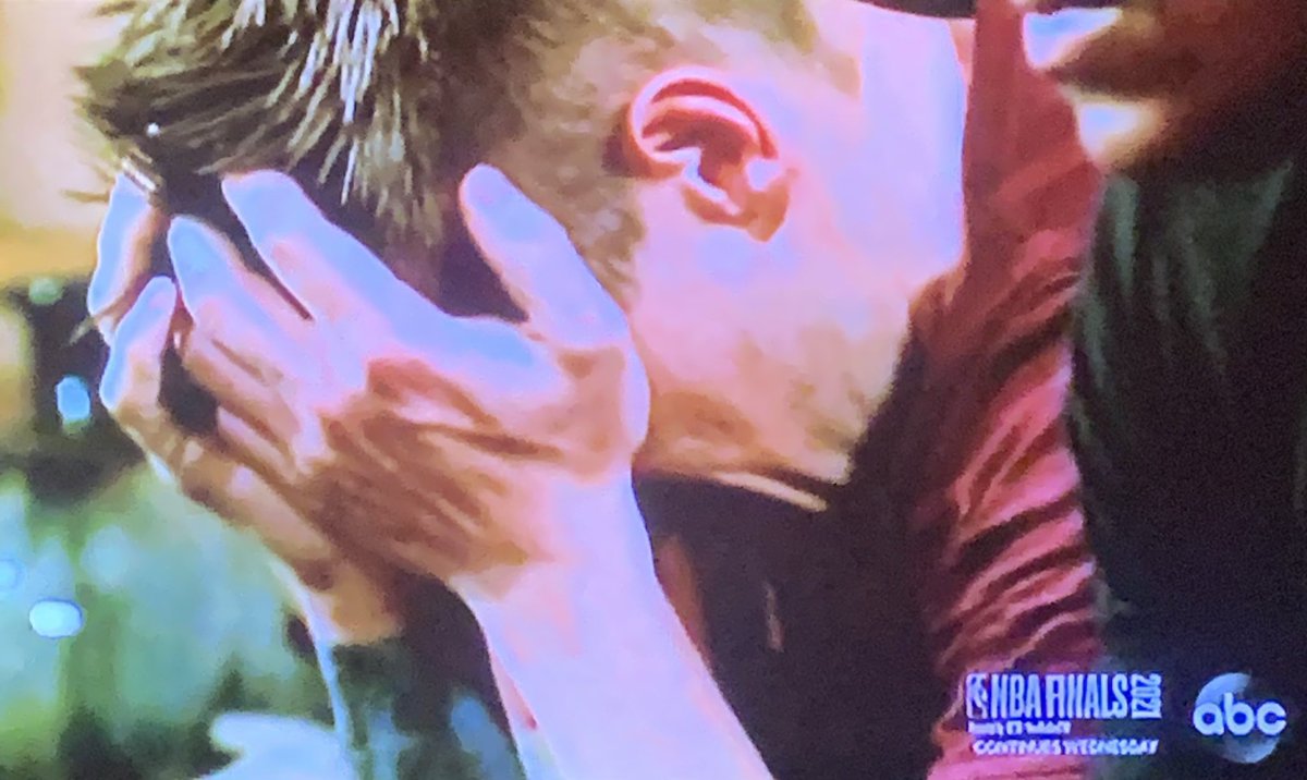 bachteaspill's tweet image. The guys reactions to Connor B going home are KILLING me
#TheBachelorette