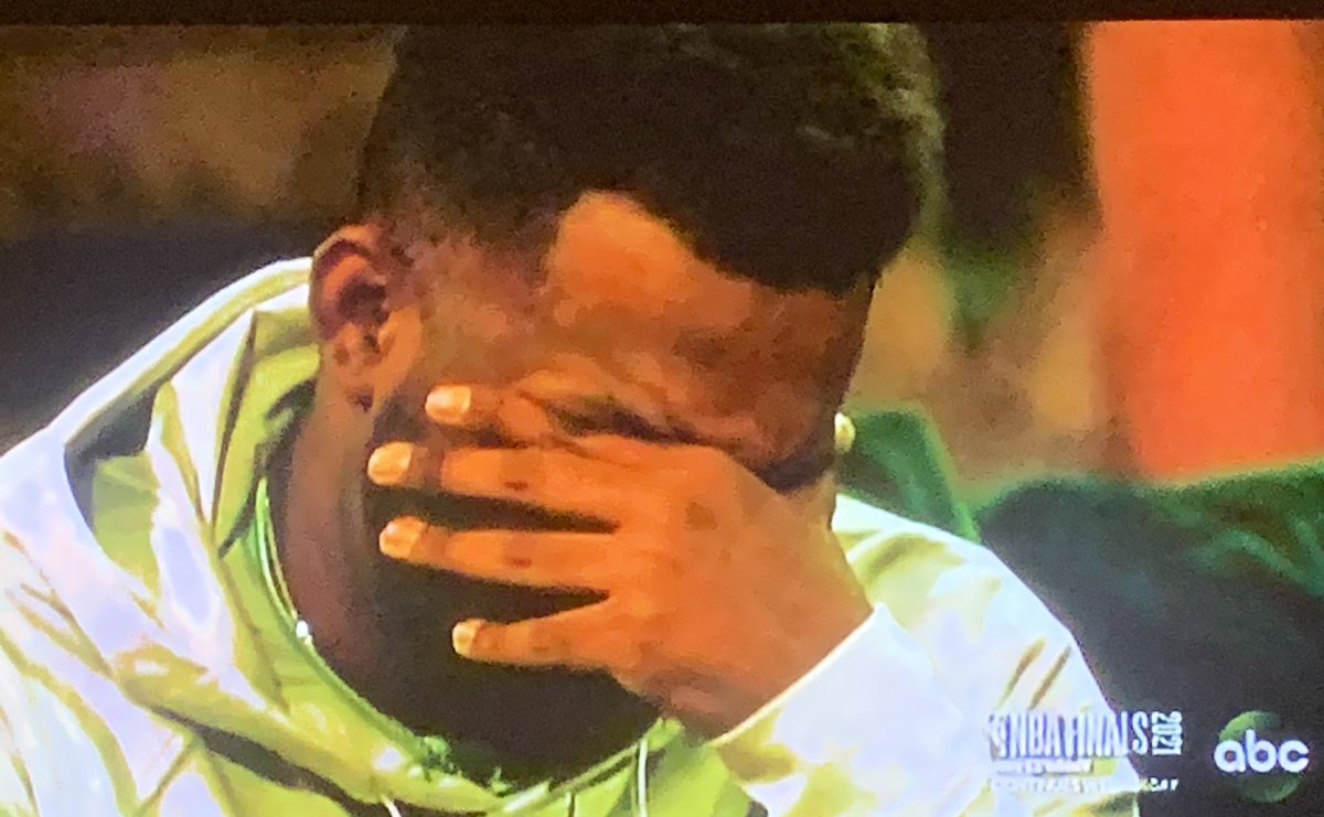 bachteaspill's tweet image. The guys reactions to Connor B going home are KILLING me
#TheBachelorette