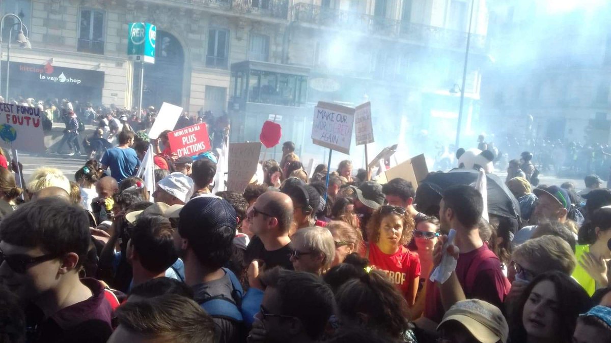 AHcCamille's tweet photo. Le 14 juillet, tous dans la rue avec les #GiletsJaunes contre Macron et son régime de #TerreurSanitaire ✊✊✊ https://t.co/Cph4aCjWWJ