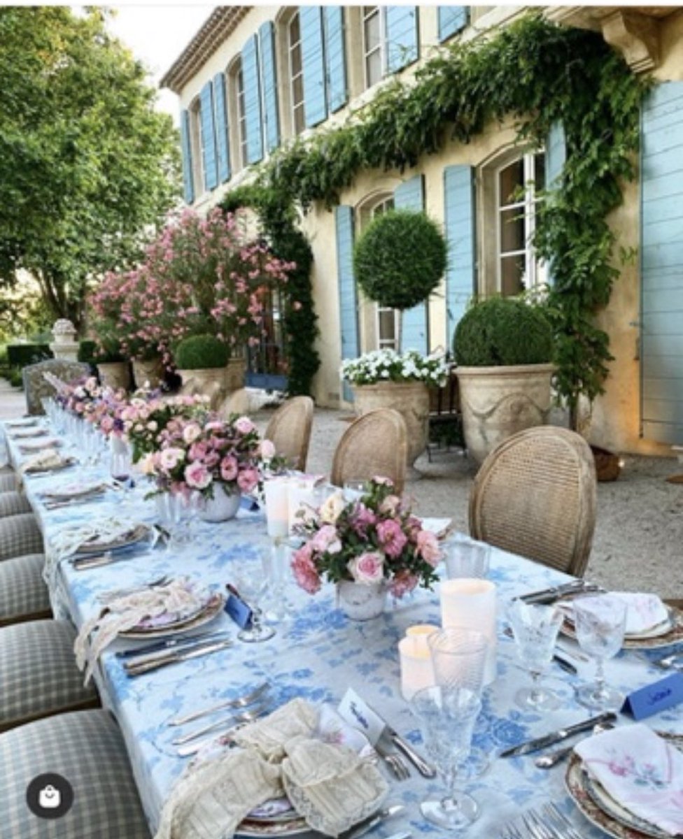 Katerina_Mtaus's tweet photo. Letβs have a few friends over for our digital FinTwit party. Where are we going first. Mexico or Italy look great for dinner. France is a more intimate setting or stay local in Bondi. #digitalgetaway https://t.co/T4ENfmz80r