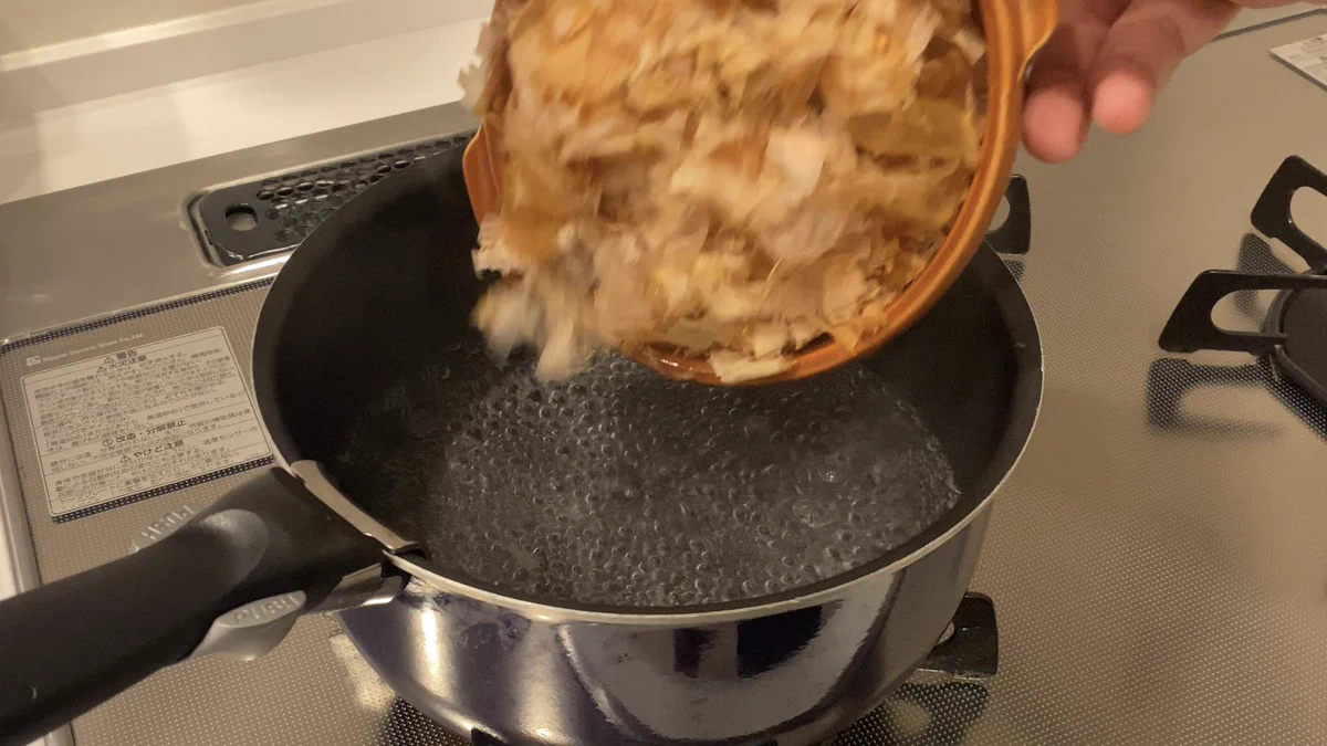 鰹節で出汁をとる理由に絶賛の声！出汁ガラを炒めて作る大人のふりかけが最高に美味しい！