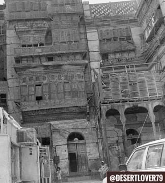 7YzjqYEszninB3i's tweet photo. بيت السيد محمد عبد الرشيد في جدة البلد عام 1984 https://t.co/sQjWqlj0s8
