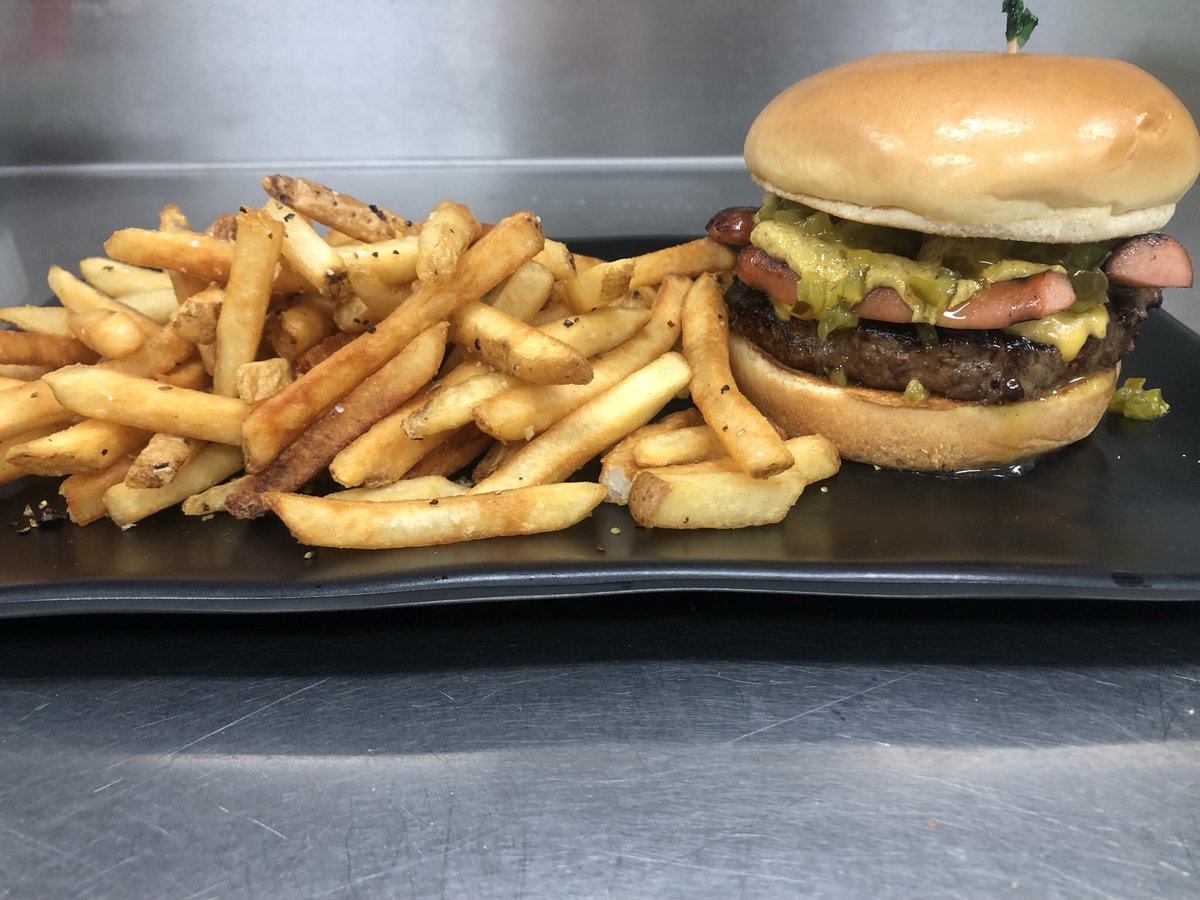 AngelaPenny1982's tweet photo. #burgers2beer #highlandheights #concord #solonohio

Stop on in this evening for the burger of the month. The Ballpark  Burger ⚾️🍔! This amazing burger is topped with melted American cheese, hot dogs, relish, &amp; brown mustard! 😋🌭🍔 https://t.co/irODrZuoEt