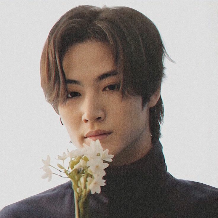 i93minh's tweet photo. JayB con flores

#Jaebeom #제이비 @JAYBDEF___
#GOT7 #갓세븐 @GOT7Official https://t.co/BEb1zLTKqX
