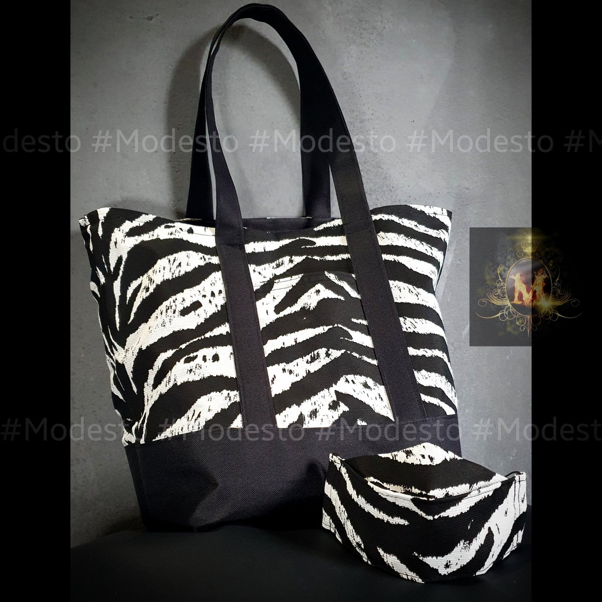 modestodesigns's tweet photo. Bolso #APrint con #BrocheImán
Varios bolsillos. Impermeable.
54 cm x 43 cm. 90.000 Gs.
#Tapabocas OBSEQUIO del mismo diseño c/ esta compra. Tela doble, goma cambiable.
Pedidos al 0986963199.
¡Gracias por RT!☺
#HomeOffice #Asunción #Paraguay #Bag #AnimalPrint #ToteBag #HechoAMano https://t.co/wdOWAzbC9e