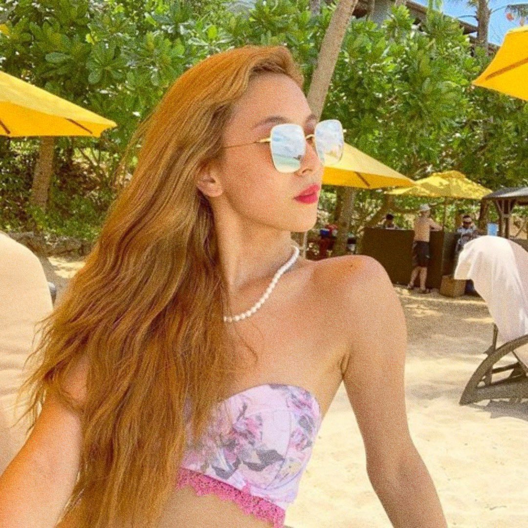 btsasfx's tweet photo. hot like summer https://t.co/Oic598ZBDq