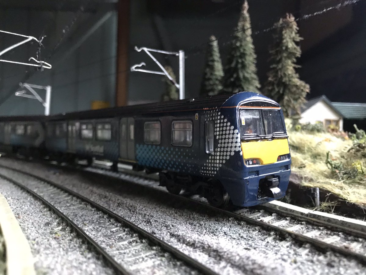 SheepdogNo1's tweet photo. #tmrguk #bratchellmodels @ScotRail 320302 poses for the camera https://t.co/3BUYjFmQad