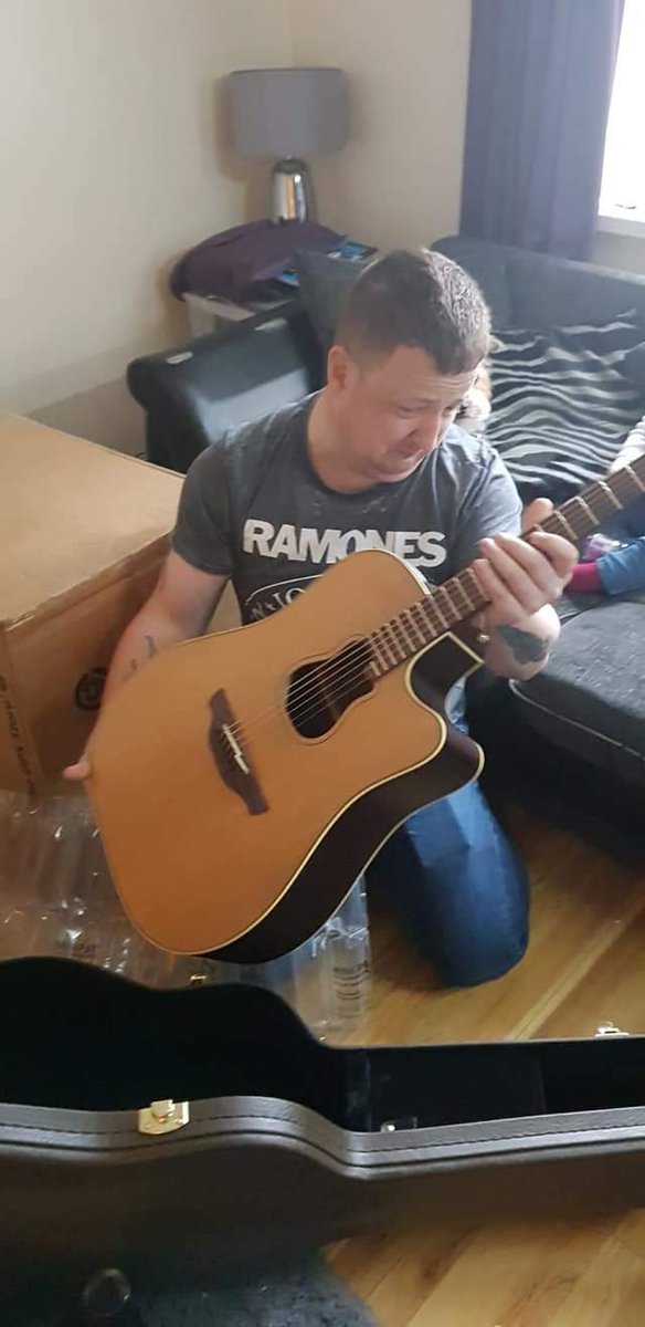 S_C_Whoriskey's tweet photo. @garthbrooks this weekend I am doing my first ever gig! I'm so excited! If you could give me one piece of advice what would it be?
#askgarth @ThatSamOlson @BryanMMoore  Also how cool would it be to finish your tour in Ireland in 2022? Ignore my crying in the picture, you did this https://t.co/aHDr8EPn9k