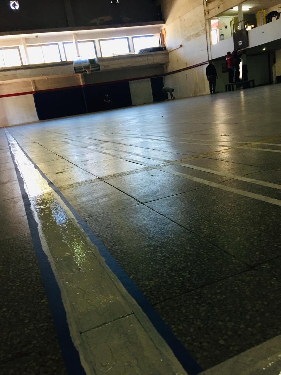 ¡Jornada de trabajo en Arenal! 
Este finde largo no se descansó y pusimos en marcha el plan de mantenimiento en la cancha del estadio Morano.
¡El trabajo y la colaboración de todos hace que Arenal sea cada vez más grande!

#vamosarenal #somosarenal #somosmaschwitz