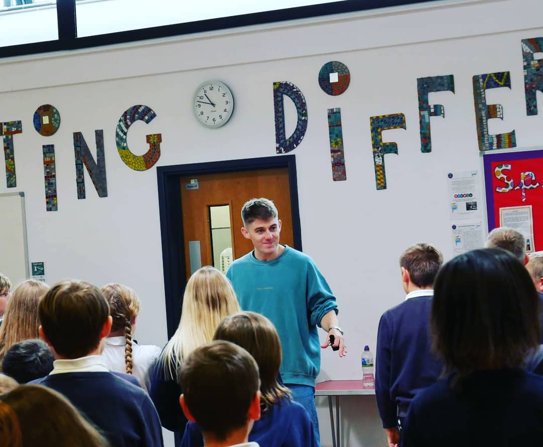 Great performance of SHIELDS today at Oakwood Primary followed by a workshop with 80 pupils!

Pupils from here shared ideas for the play back in May that our brilliant writer Kate Ellis weaved into the show

We're having a blast delivery these performances for @wfcplymouth