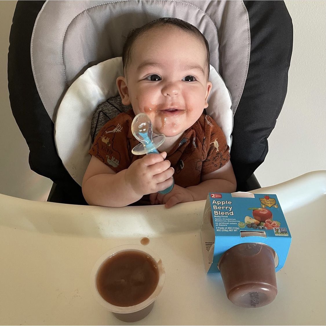 PicSelectFoods's tweet photo. When it's time to introduce your baby to solid foods and new flavors we got you covered. ✔️

All blends are certified non-gmo and vegan with no extra sugar or preservatives added. Pic Select, It's Berry fresh! 🍓🫐🍎
#Vegan #healthy #baby #infant #MondayVibes https://t.co/lObFykBh10