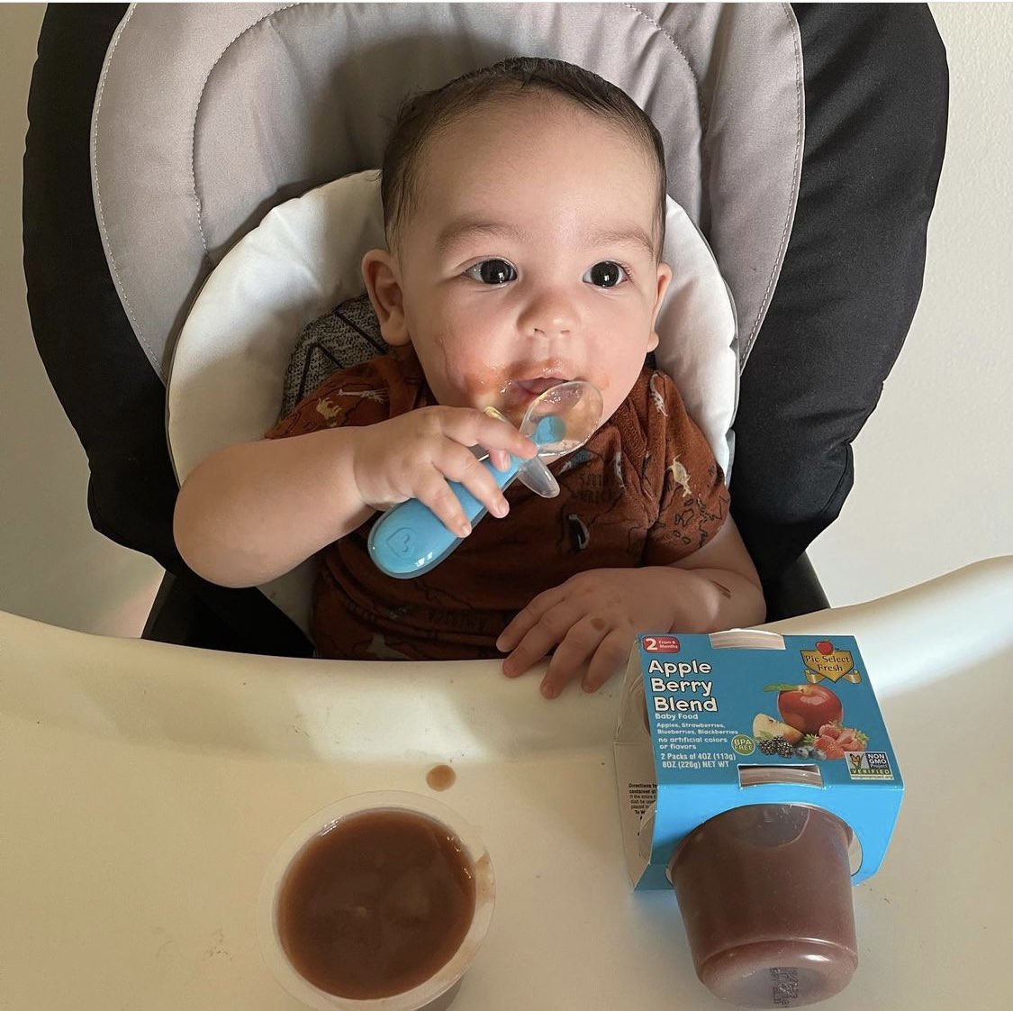 PicSelectFoods's tweet photo. When it's time to introduce your baby to solid foods and new flavors we got you covered. ✔️

All blends are certified non-gmo and vegan with no extra sugar or preservatives added. Pic Select, It's Berry fresh! 🍓🫐🍎
#Vegan #healthy #baby #infant #MondayVibes https://t.co/lObFykBh10
