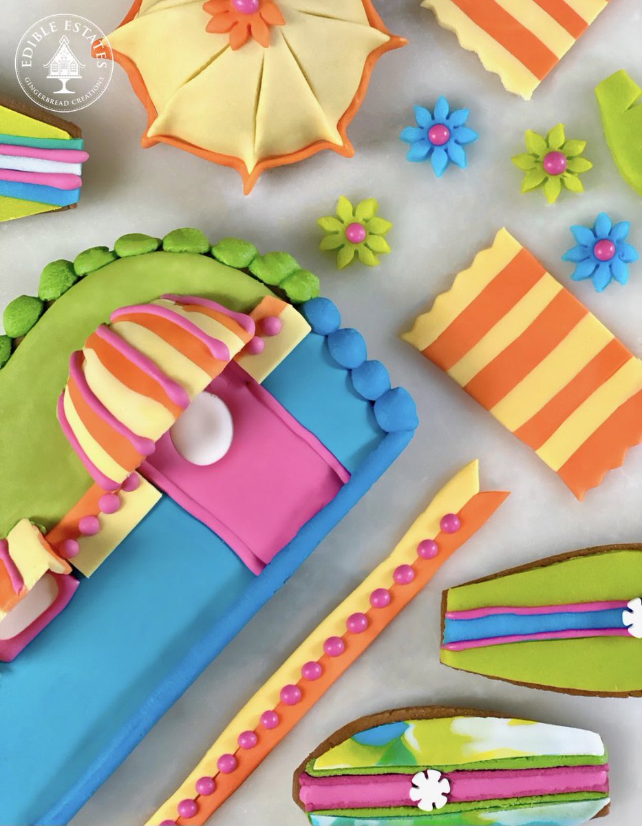 EdibleEstates's tweet photo. Its beach time with yummy surfin summer treats! 🌊🏄‍♀️☀️

 #sweet #candy #treats #cookies #gingerbread #sugarcookie #summer #summertime #sweets #sweetsummertime #sweettooth #sweettreats #EdibleEstates https://t.co/BoJ9AwIgcw