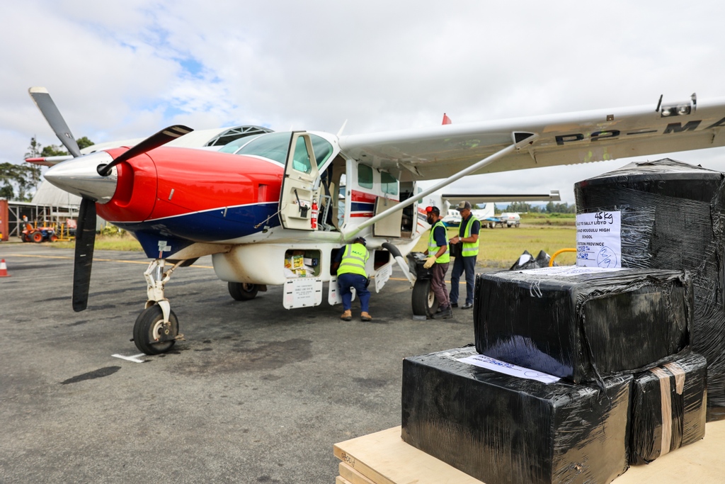 MAF_Australia's tweet photo. What We Fly: Building supplies and kitchen appliances for the Nomad Mougulu High School. 🏗️🔧⛏️🧰🍳

MAF is grateful to be able to partner with the school to fly in much needed supplies. 
.
.
#bringhope #iflymaf #flyingforlife #png #mafpng #papuanewguinea https://t.co/4fsT8bC28R