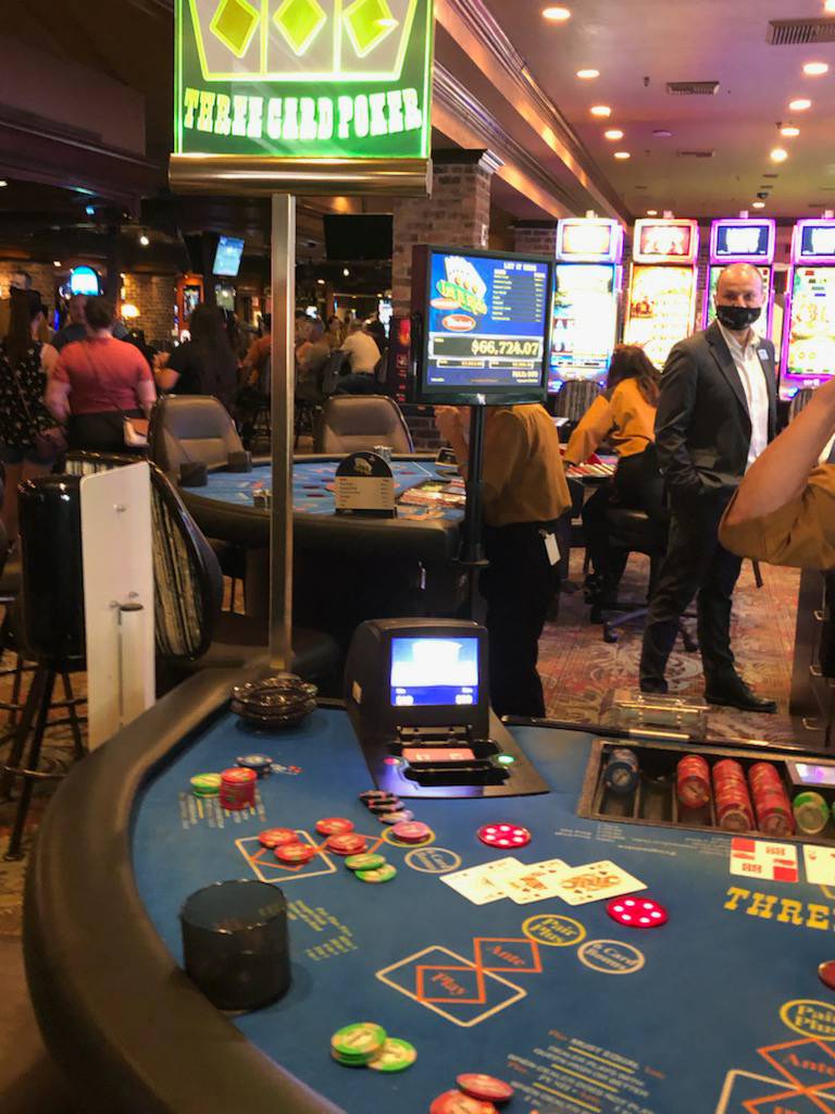 Congratulations go out to a lucky guest who hit an awesome $5,881 while playing Three Card Poker! 
#binions #binionslv #dtlv #fremontst #3cardpoker