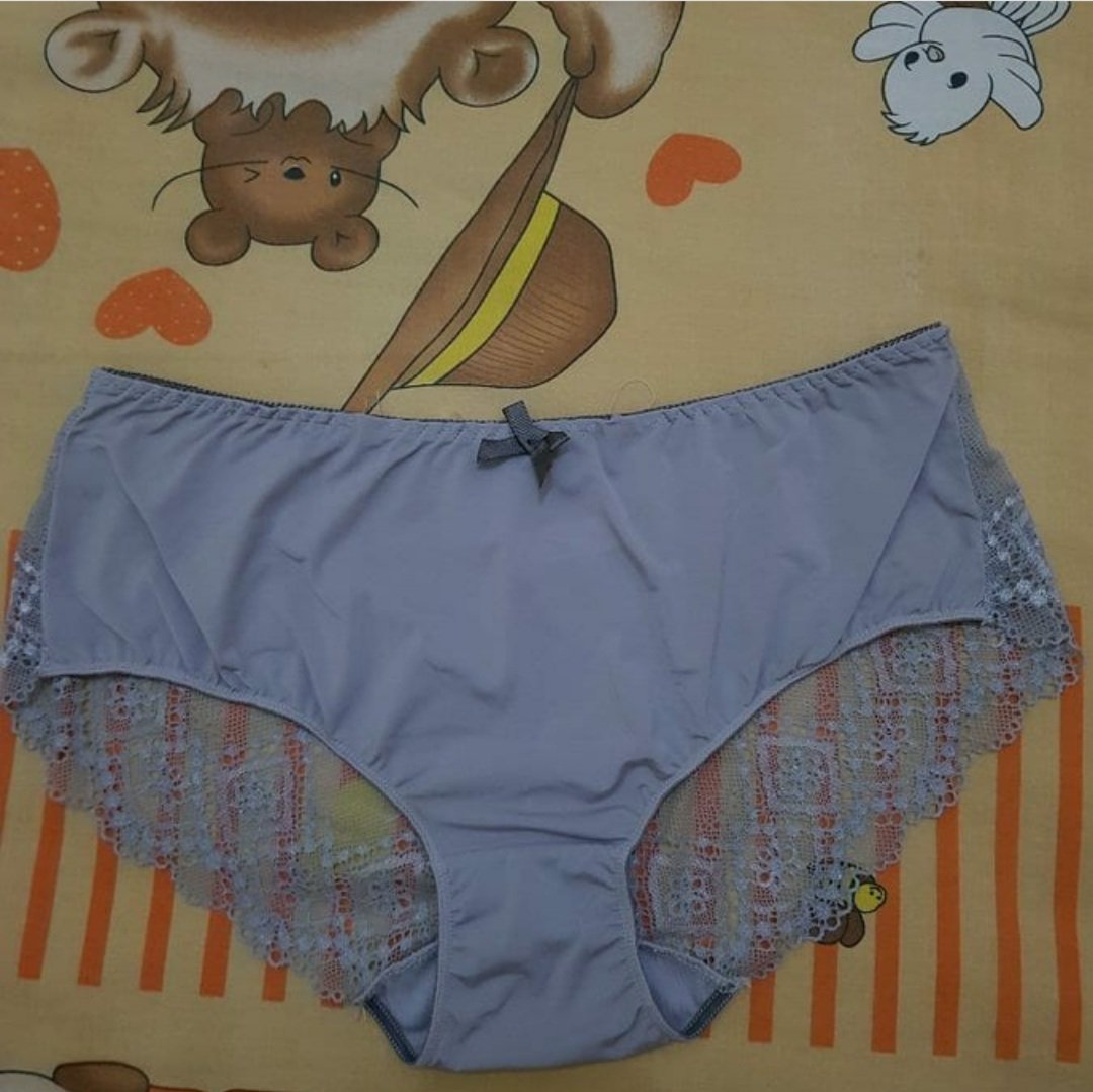 CD bekas ibuku lg wangi memek nya harum banget