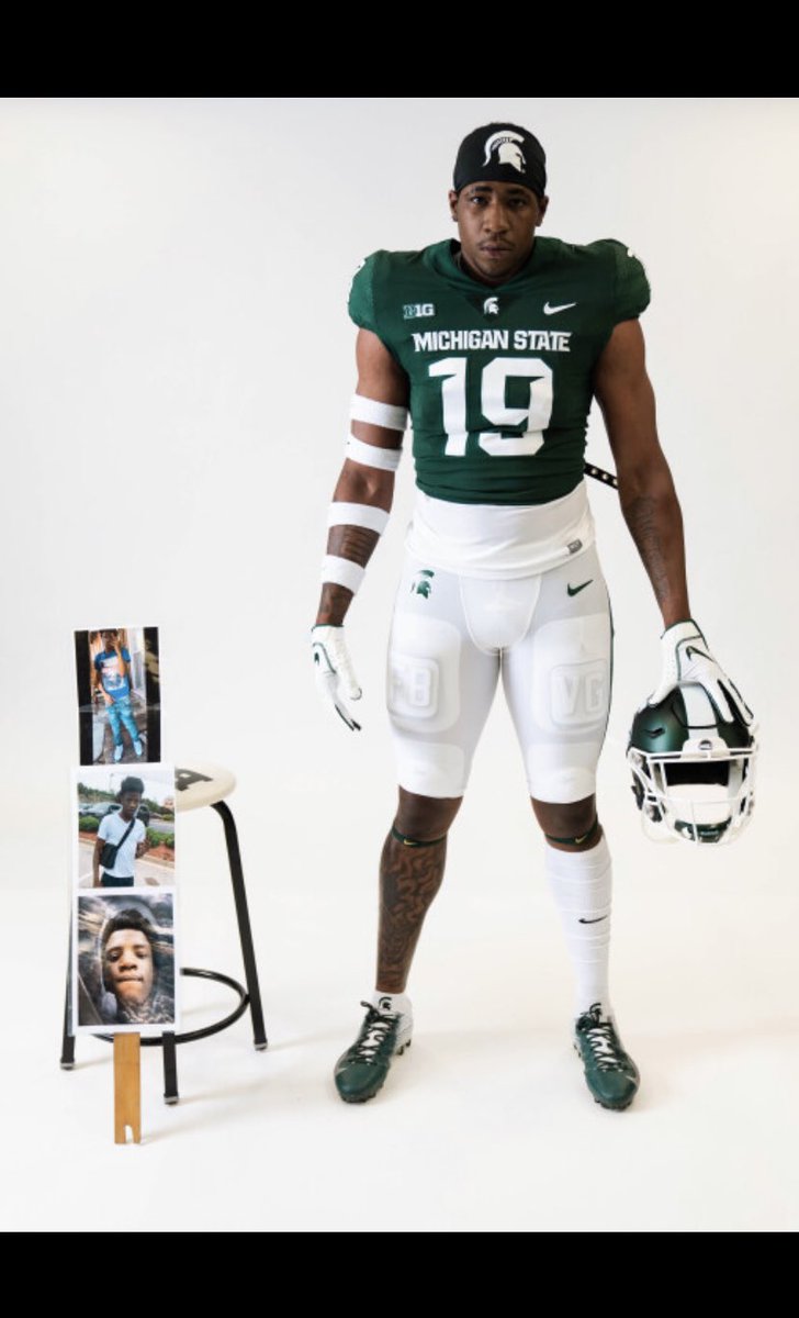 Tank_Brown19's tweet photo. My high school reunion gone be worser then Paris, imma make have to go through security clearance .. @Drake #PRES19ENT #FBVG @MSU_Football https://t.co/arglWtYWSU