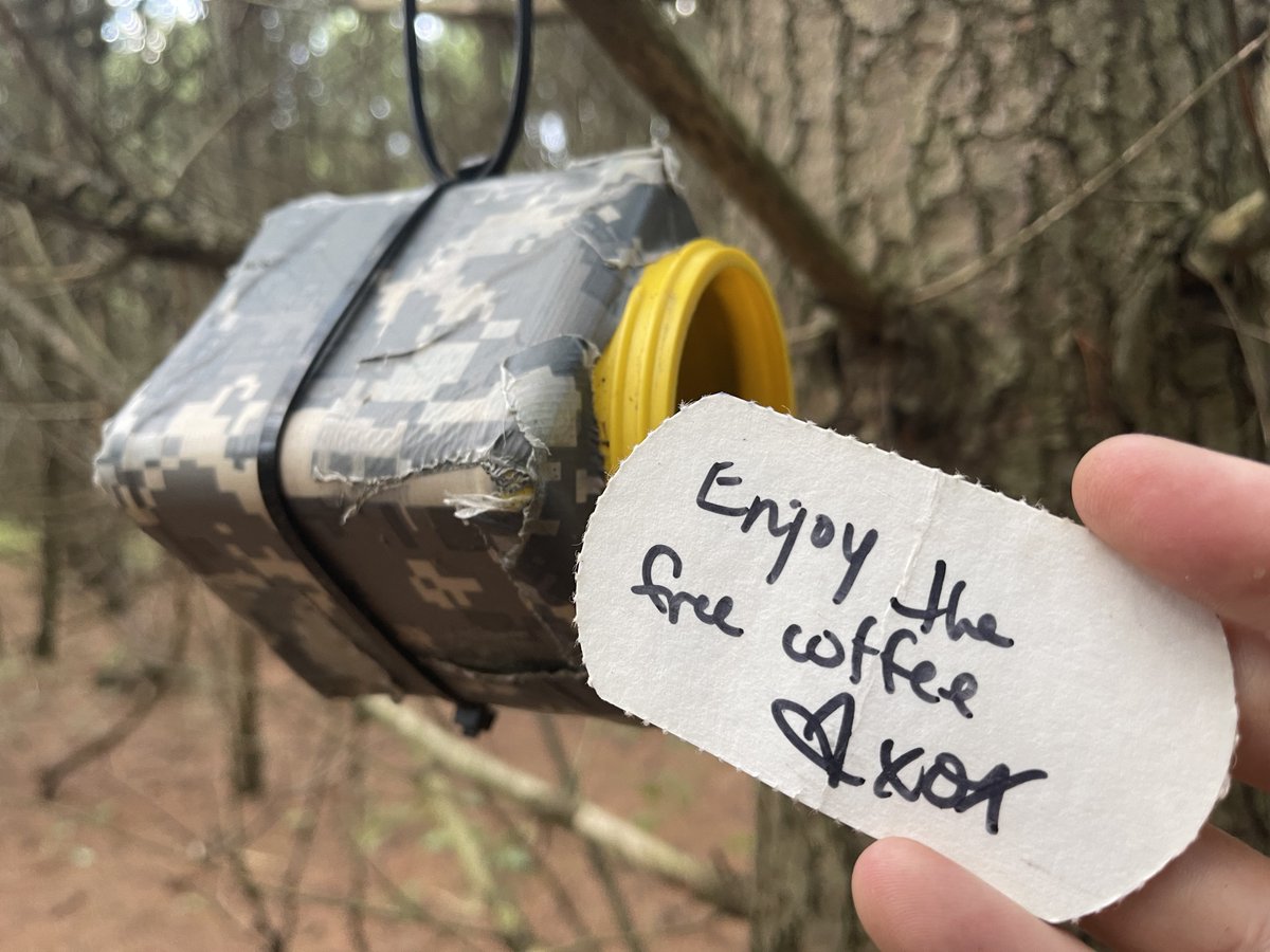 CacheTheLine's tweet photo. Hey thanks! But, I’ll leave it for someone else because I’ve already got a full card ready to use :) #thingsingeocaches 
#geocaching @GoGeocaching https://t.co/czzBVr2dSZ