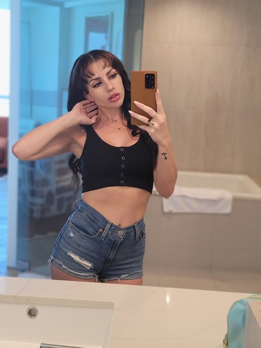 Stoned hot 🔥 https://t.co/VK0yPQwbFY