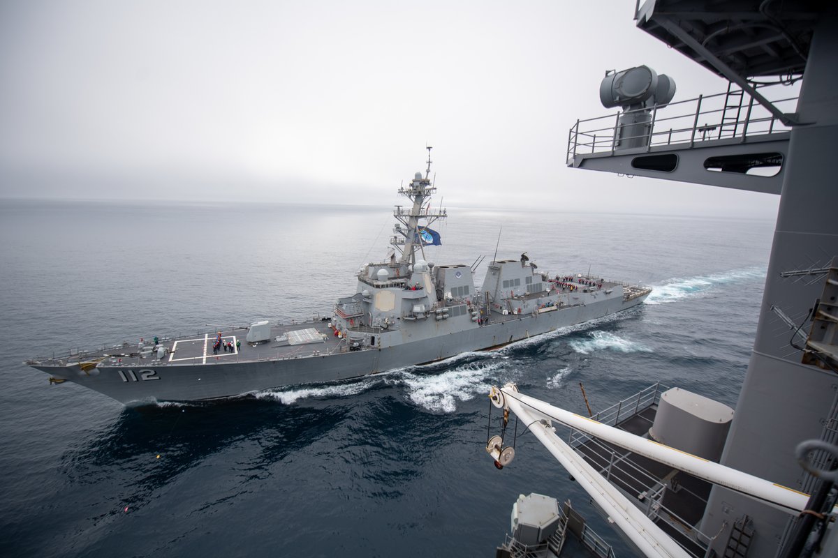 #USNavy photos of the day: #USSIwoJima #FltOps @US5thFleet, #USSDwightDEisenhower @TheCVN69 transits the Strait of Gibraltar, #USSAmerica @USMC #FltOps @INDOPACOM and #USSMichaelMurphy #UNREP with #USSCarlVinson @CVN70. ⬇️ info & download ⬇️: navy.mil/Resources/Phot…