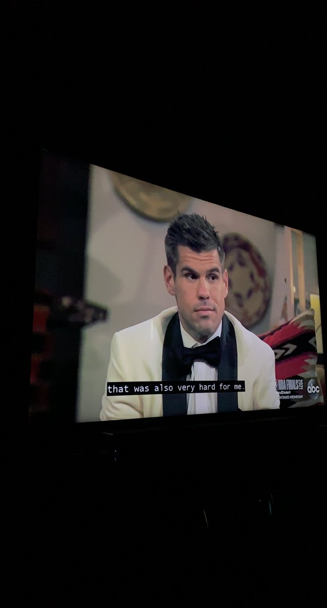 ry_is_scared's tweet photo. spot the difference who #thebachlorette #TheBacheloretteABC https://t.co/fWOR3SG3md