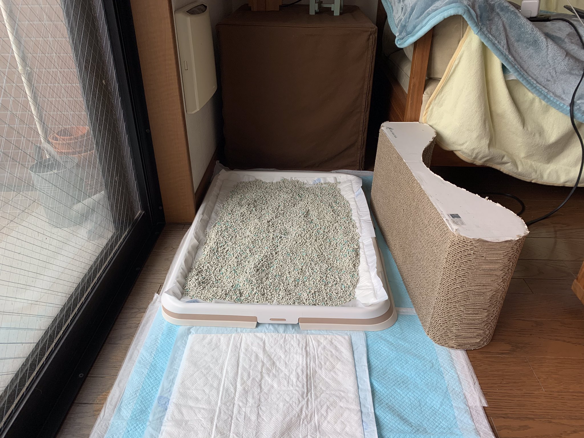 ほしねこ Hitorideclub こんばんは 猫さんトイレ高さ問題重要ですよね 天馬のカバコという収納ボックスがあります 蓋を外すと手前は普通のトイレよりバリアフリーな感じで入れるし 3センチくらい猫砂が入れられます サイドと後ろは高さがあるので