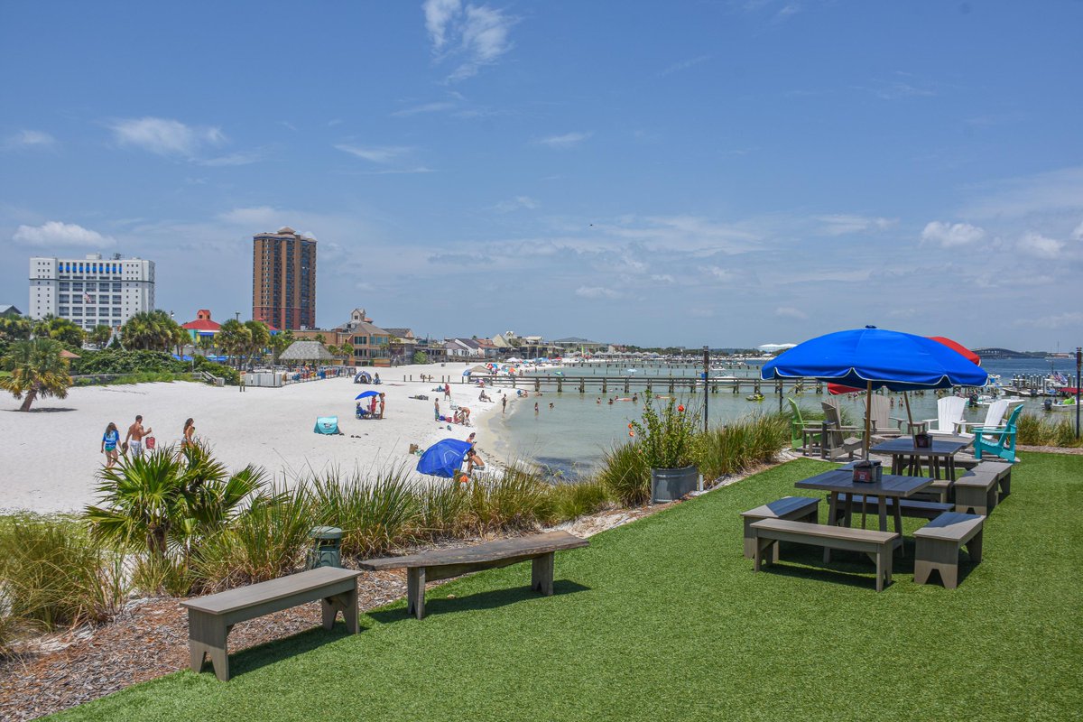 What's your favorite spot at #RFBF? We choose to dine outside because who would want to miss out on all of this #PensacolaBeach beauty? 😍