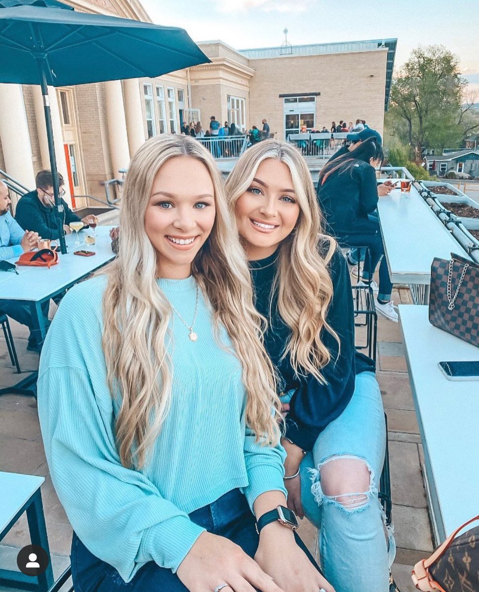 All I need are patios &amp; honest to goodness burgers 

📸: @kristyn_hamilton