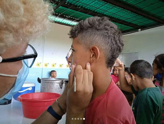 Miss Gay Carora estuvo haciendo jornadas sociales en un Barrio de CDCarora. Alimentaron a 40 niños, hicieron juegos recreativos y pintacaritas. Además ofrecieron cortes de cabello a mujeres y hombres totalmente gratis. La única 'ideología' que hay, es la de la intolerancia.🏳️‍🌈😊