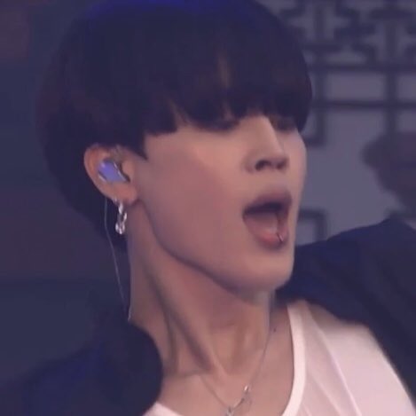 الحين عادي عندكم ذا المنظر ؟؟ انا بدوخ قسم بالله