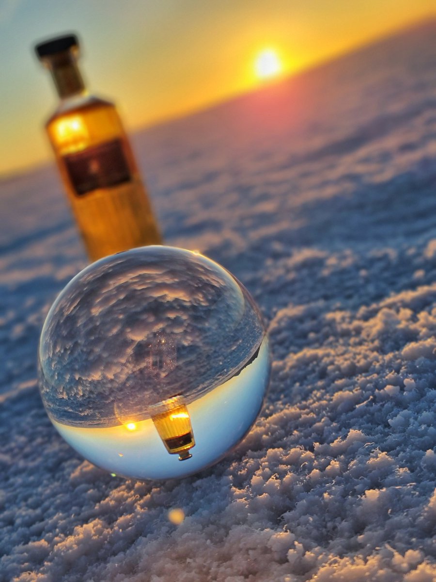 carebear0219's tweet photo. Decided to do a little sunrise photoshoot with the most beautiful #Whisky bottle there ever was!! What do you think, @SamHeughan 😊 @SassenachSpirit #TheSassenach 🥃 https://t.co/NaJVQtej6m