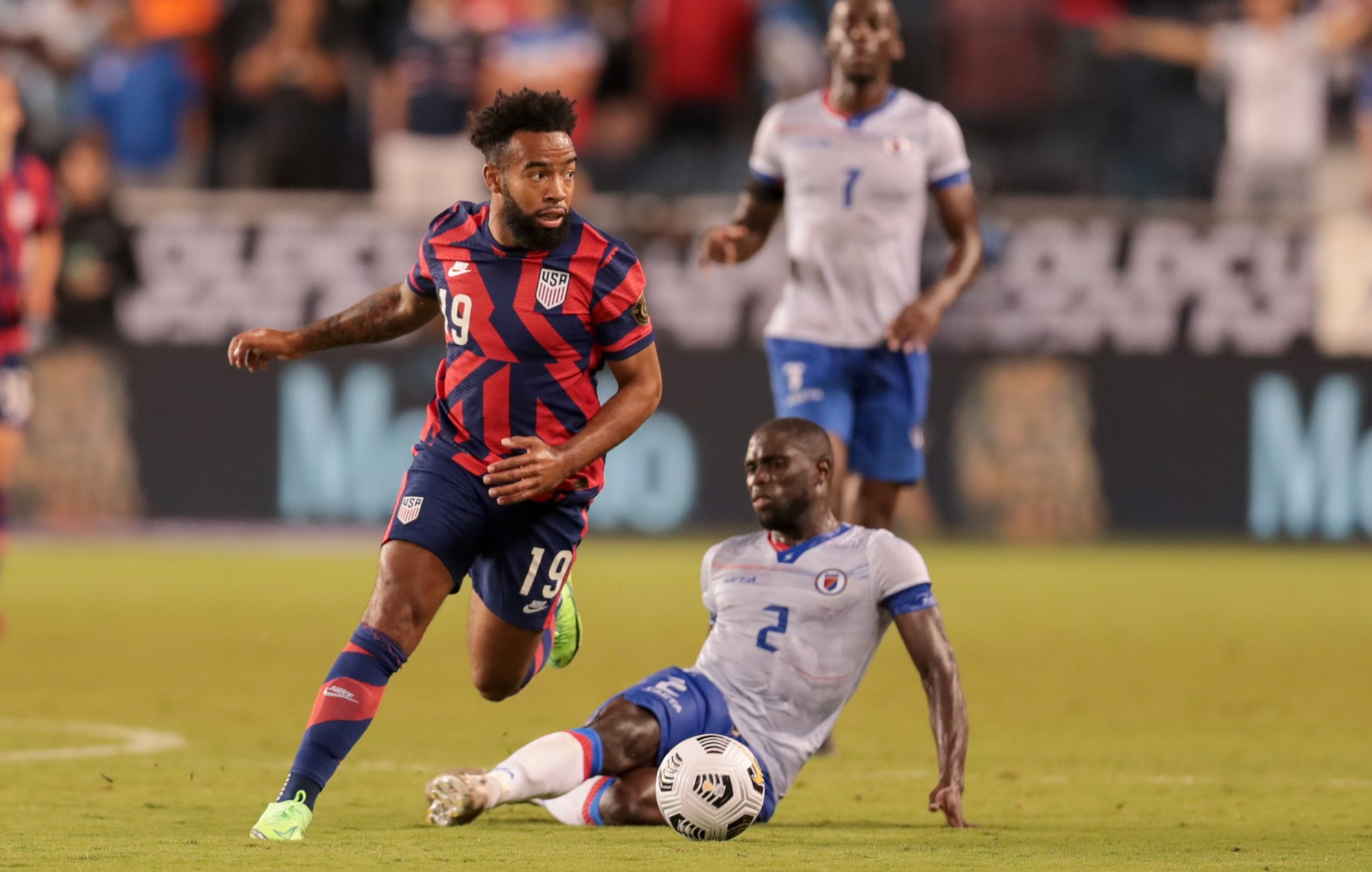 Eryk Williamson dribbles the ball wearing a blue and red US Soccer jersey