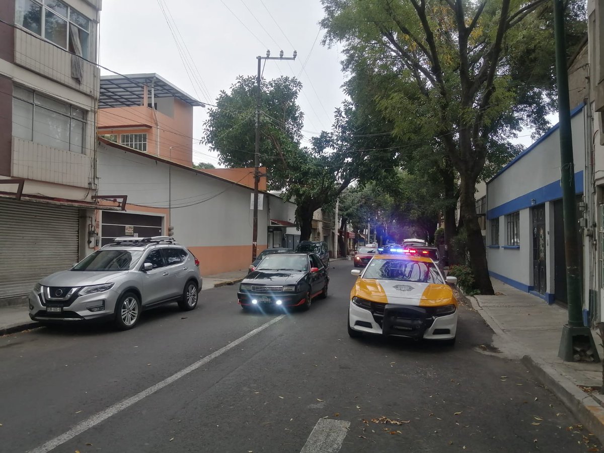 <a href="/PorSanAlvaro/">Colonia San Alvaro</a> <a href="/OVIALCDMX/">OVIAL_SSCCDMX</a> <a href="/PorSanAlvaro/">Colonia San Alvaro</a> En atención a su reporte acude al lugar policía de #TránsitoGCDMX mantiene un dispositivo de seguridad y movilidad, a fin de evitar faltas al reglamento, así mismo se implementa dispositivo para liberar la vialidad.