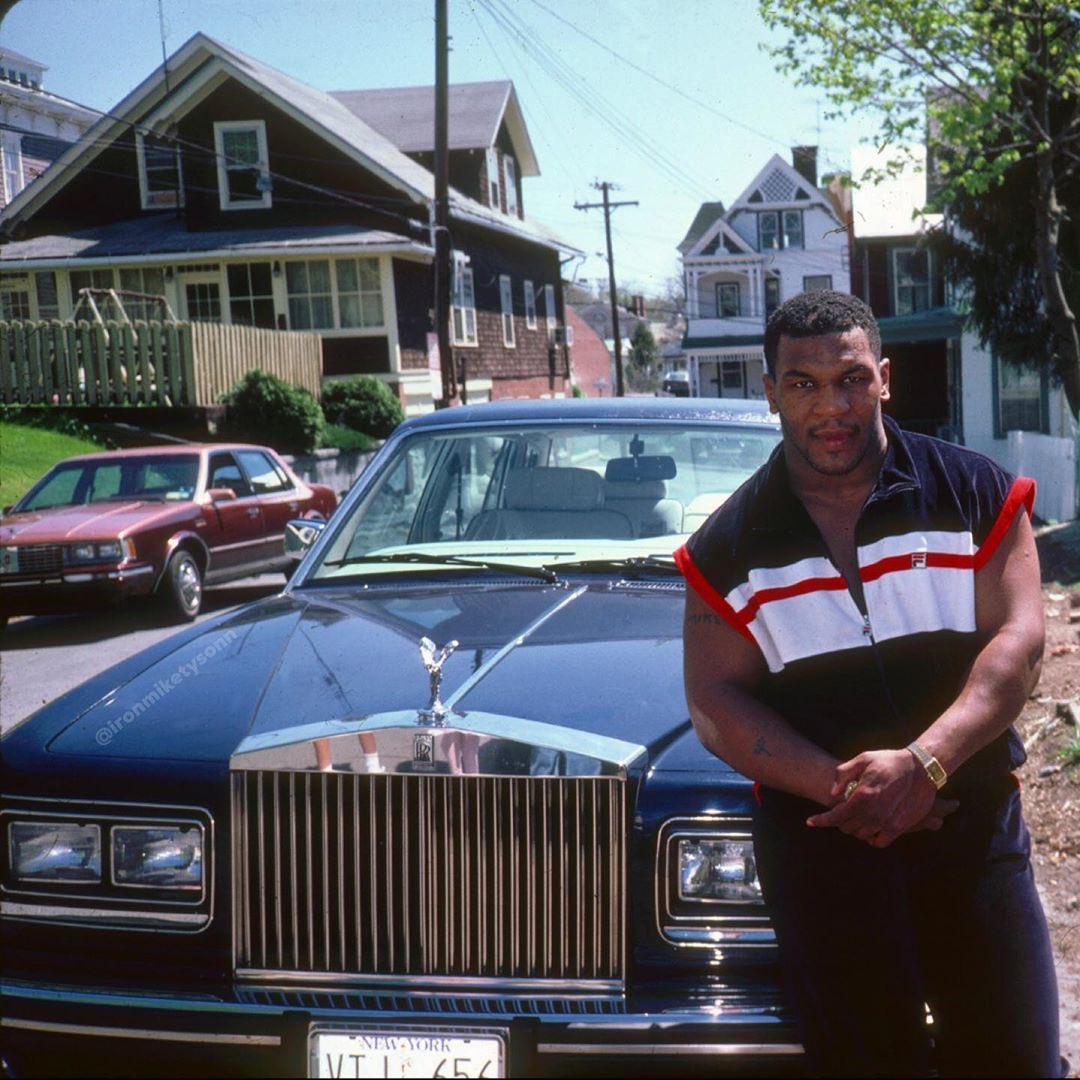 XaviercMiller's tweet photo. Anybody can win for a short period of time but to be balling for decades is one of the most impressive things to me &amp; that’s what I’m striving for. First pic is from 1987 &amp; the second is from 2021. Longevity 🔥 https://t.co/hkXVlfkUcm