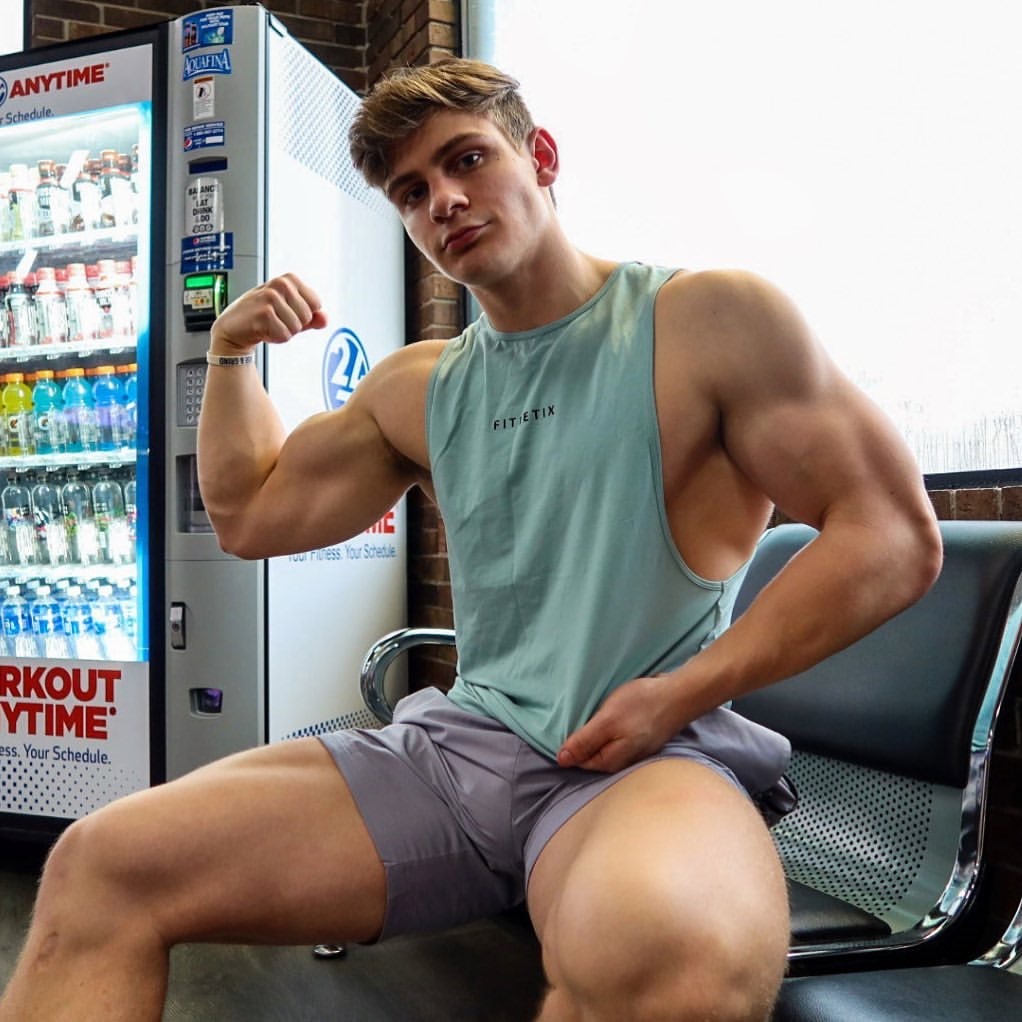 E6IqiB2VcAApLWx?format=jpg&name=medium